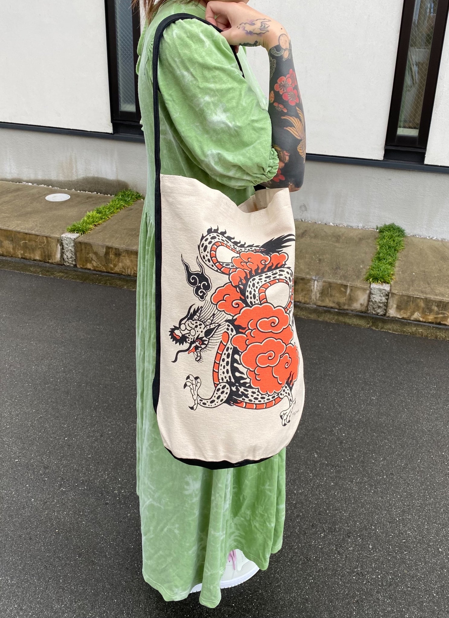 Dragon sling bag